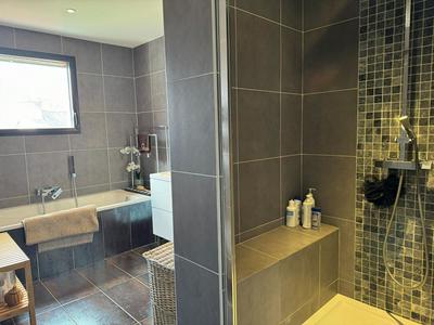 Local d'activité / Entrepôt - 245 m² - 9 pièces