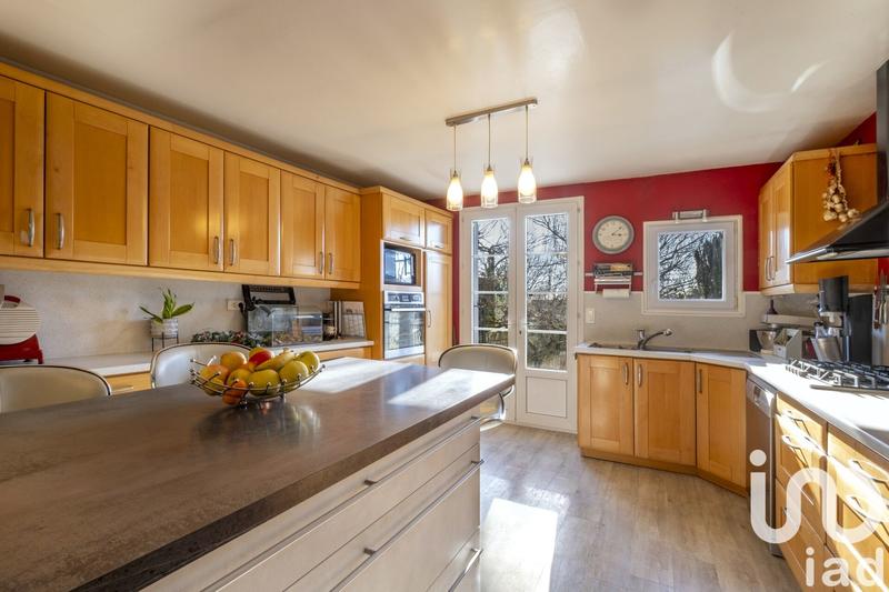 Maison - 370 m² - 9 pièces