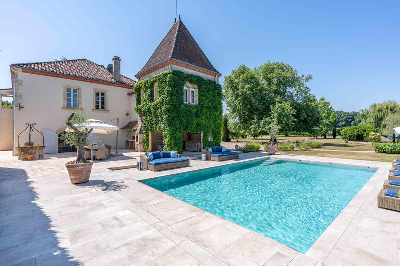 Maison - 313 m² - 8 pièces