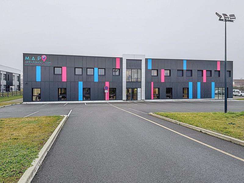 Local commercial - 2 400 m² - 20 pièces