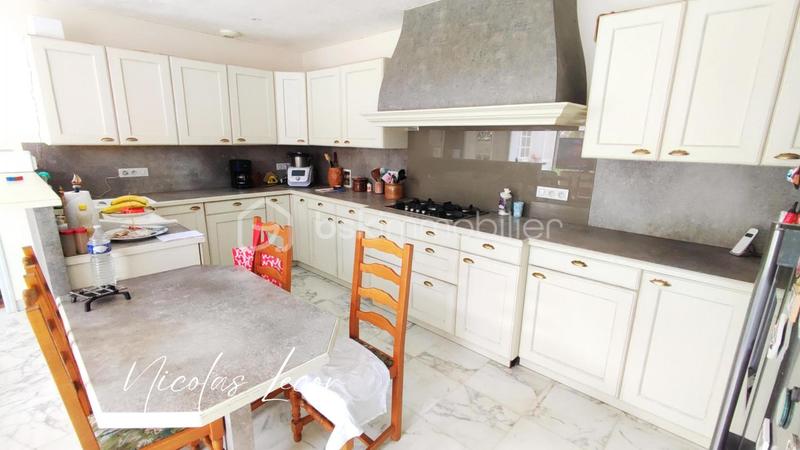 Maison - 195 m² - 7 pièces