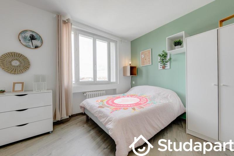 Chambre - 11 m² - 1 pièce