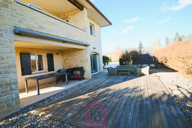 Maison - 230 m² - 7 pièces