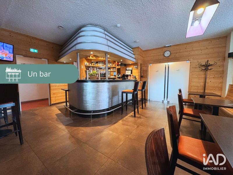 Maison - 1 100 m² - 11 pièces