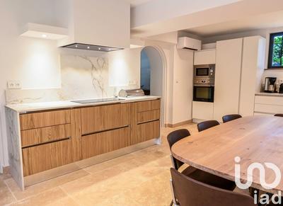 Maison - 250 m² - 9 pièces