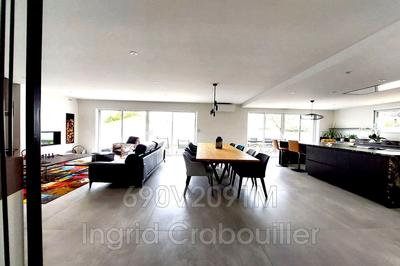 Maison - 180 m² - 6 pièces