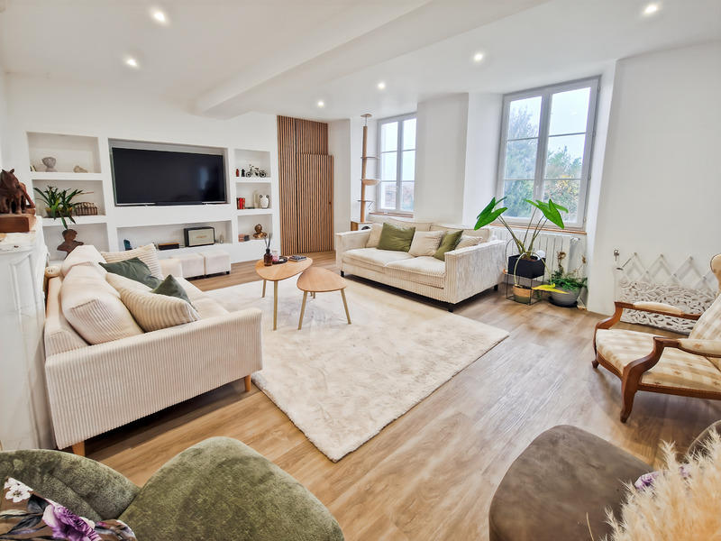 Maison - 240 m² - 9 pièces