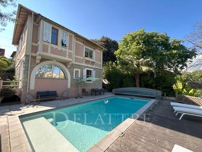 Villa - 160 m² - 8 pièces