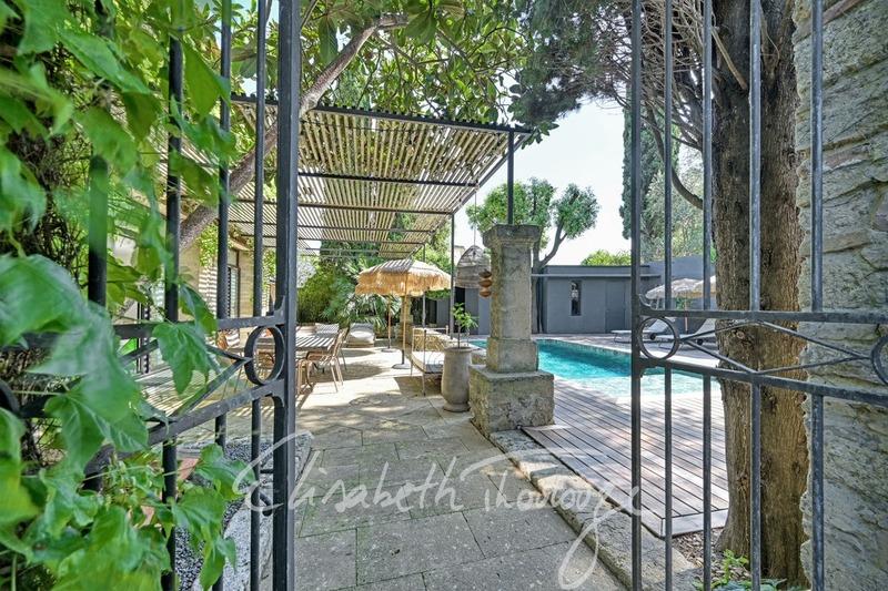 Maison - 220 m² - 6 pièces