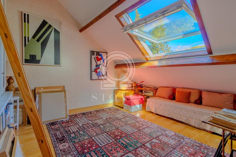 Maison - 232 m² - 8 pièces