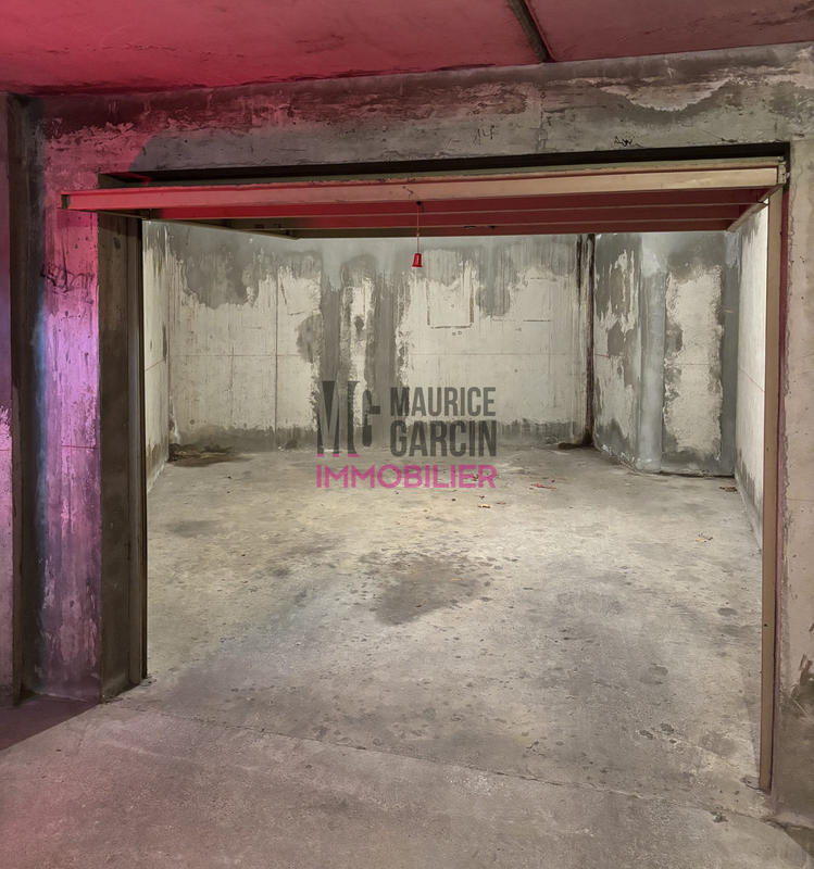 Parking / Garage - 18 m²