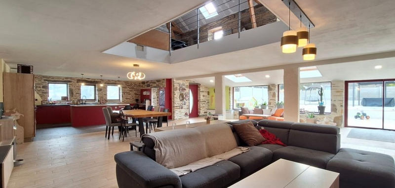 Maison - 320 m² - 8 pièces