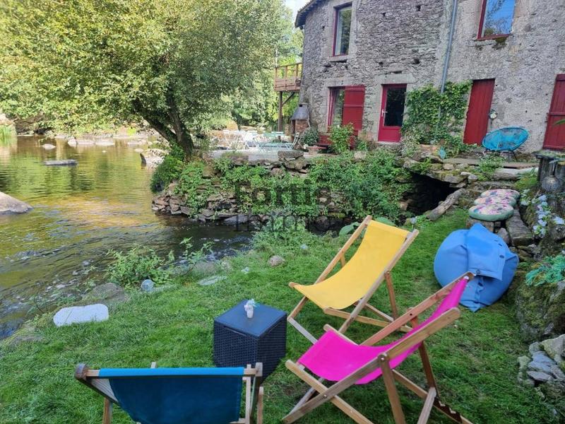 Moulin - 235 m² - 8 pièces