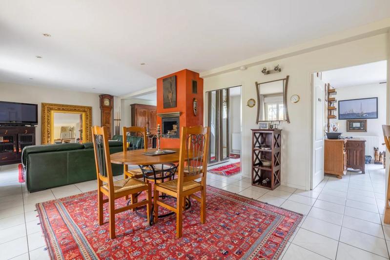 Maison - 211 m² - 7 pièces