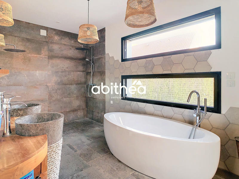 Maison - 281 m² - 11 pièces