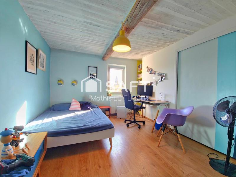 Maison - 220 m² - 6 pièces