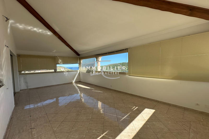 Maison - 300 m² - 14 pièces