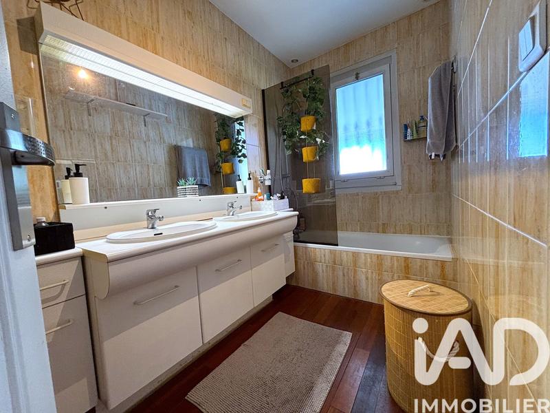 Maison - 260 m² - 9 pièces