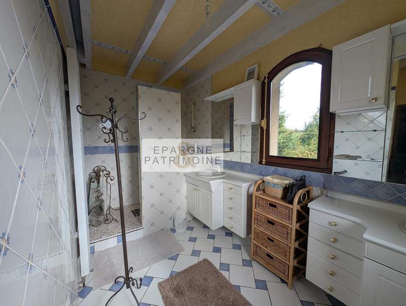 Maison traditionnelle - 203 m² - 9 pièces