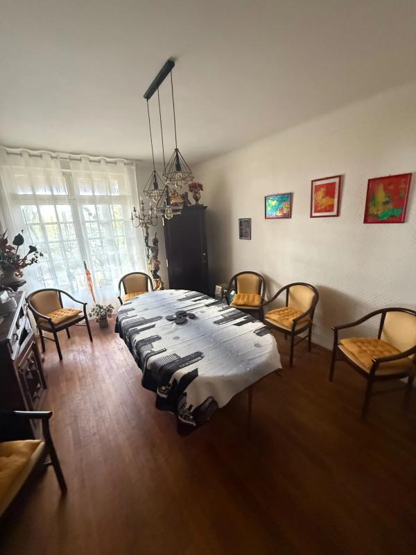 Maison - 180 m² - 7 pièces