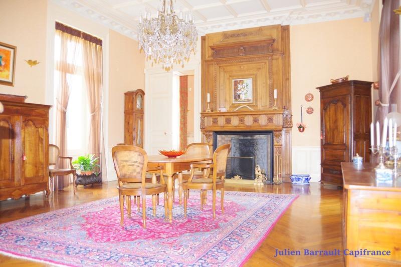 Château - 1 098 m² - 22 pièces