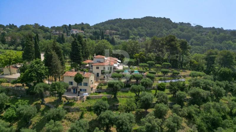 Propriété - 390 m² - 12 pièces