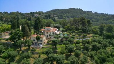 Propriété - 390 m² - 12 pièces