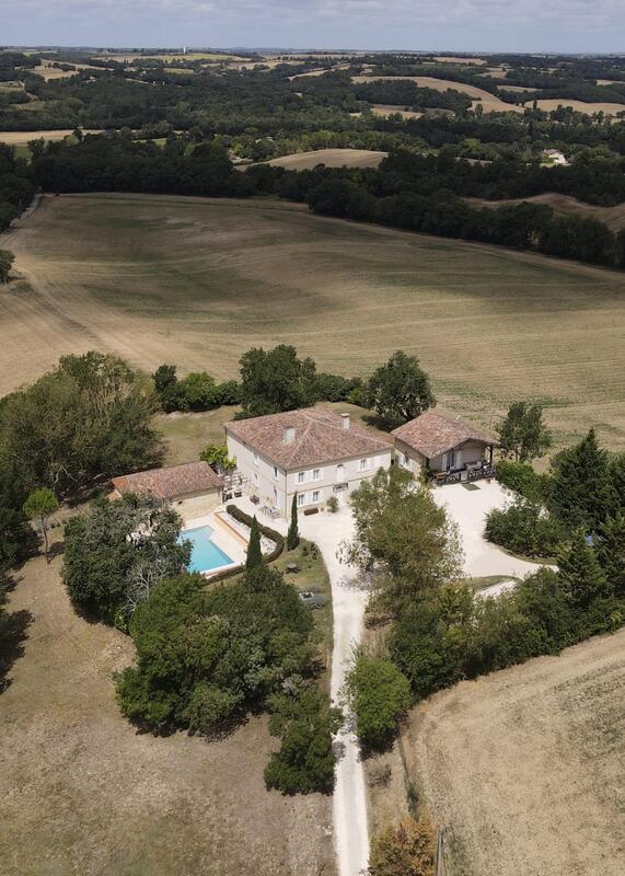 Maison - 573 m² - 18 pièces