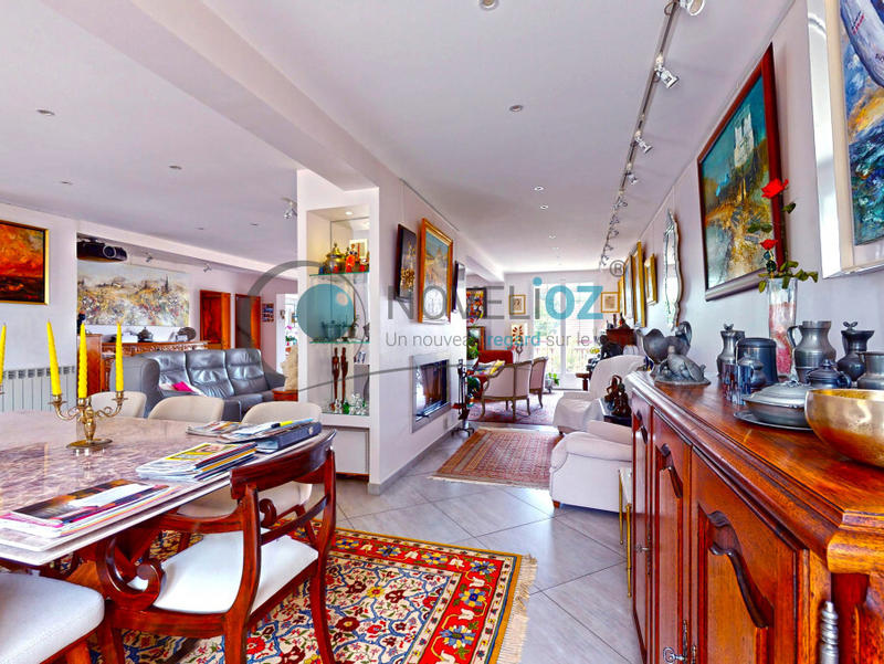 Maison - 291 m² - 9 pièces