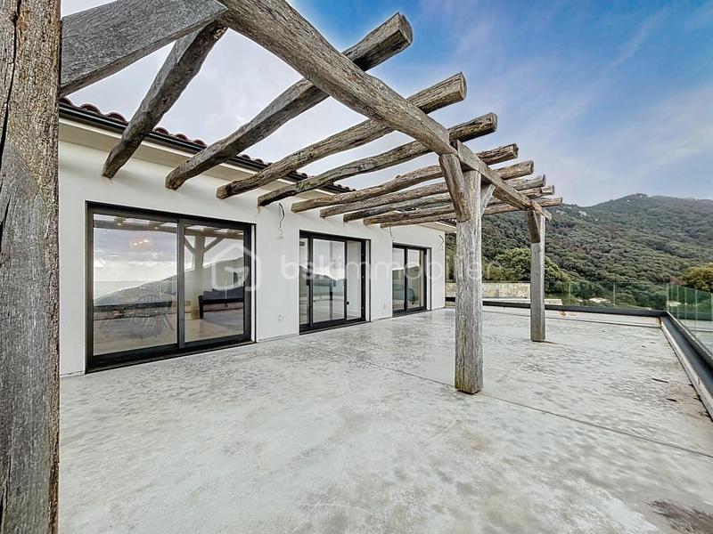 Maison - 172 m² - 9 pièces