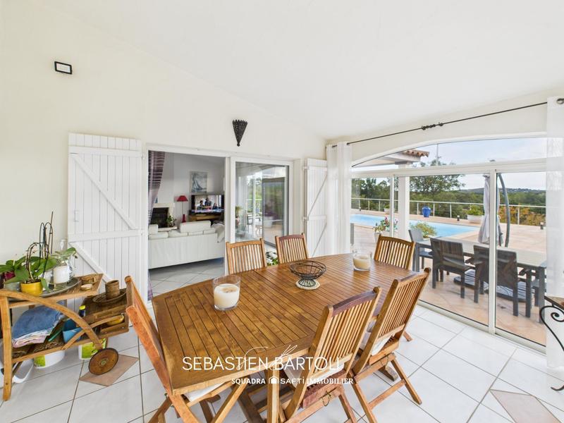 Maison - 192 m² - 7 pièces