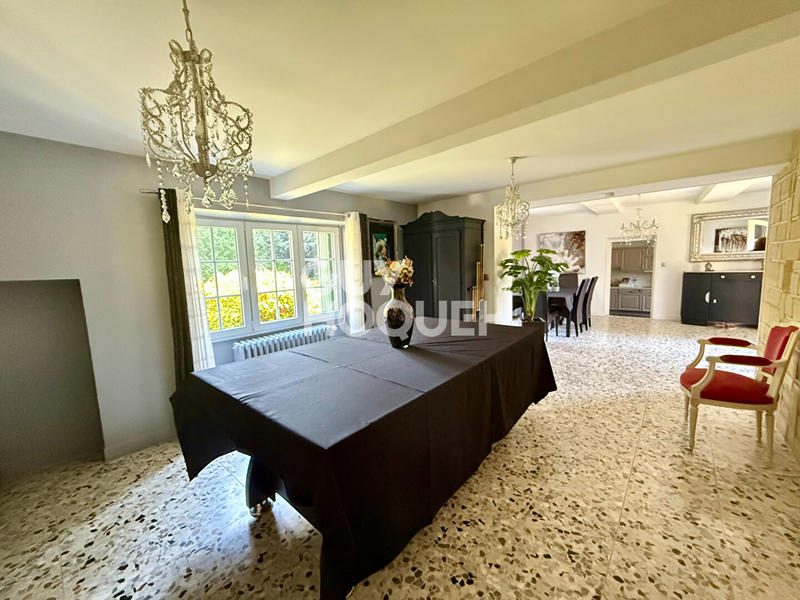 Maison - 245 m² - 8 pièces