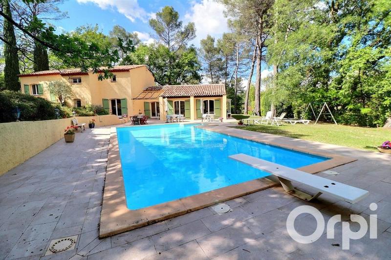 Maison - 247 m² - 7 pièces