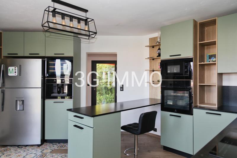 Maison - 330 m² - 9 pièces