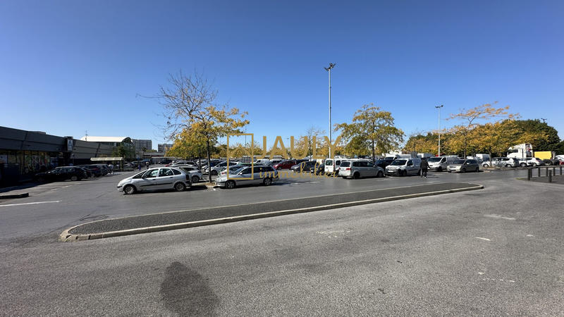 Local commercial - 2 800 m²