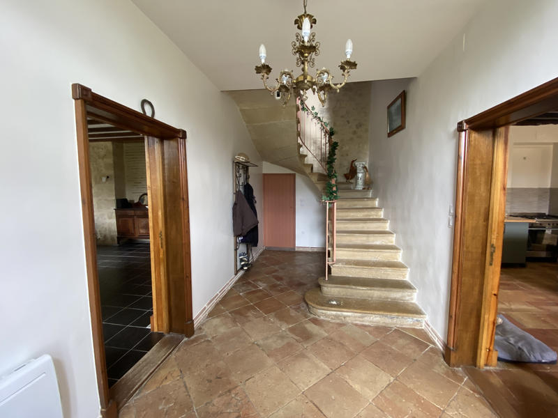 Maison - 240 m² - 8 pièces