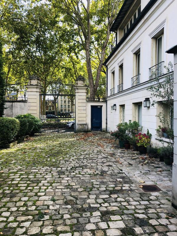 Maison - 876 m² - 20 pièces