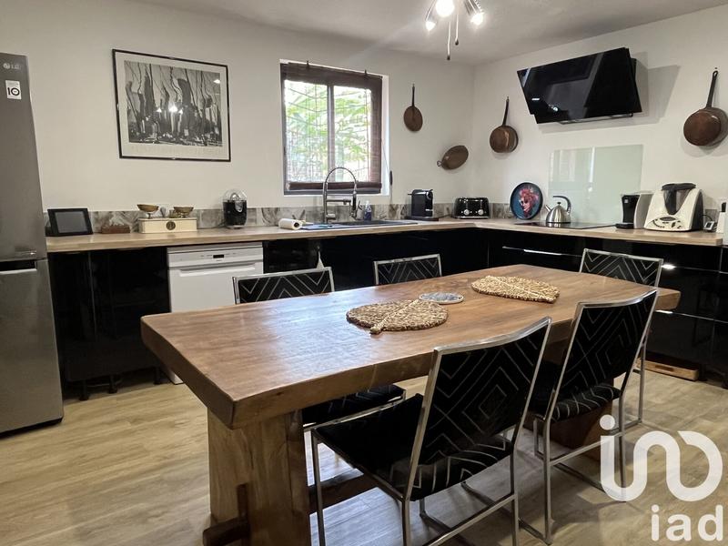 Maison - 237 m² - 8 pièces