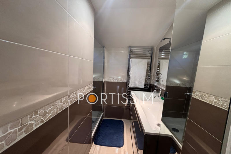 Maison - 242 m² - 5 pièces