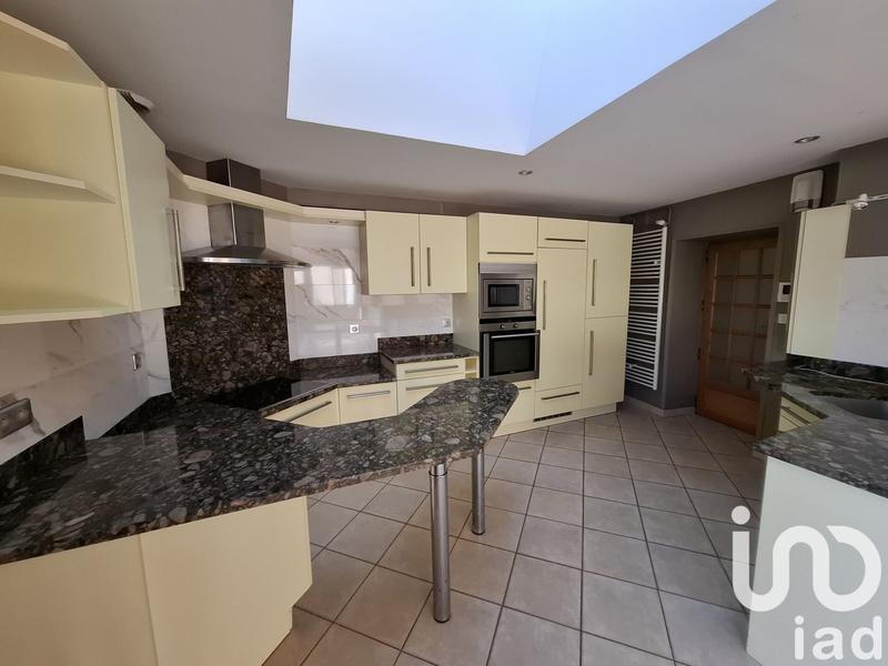 Maison - 219 m² - 9 pièces