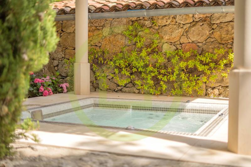 Villa - 300 m² - 6 pièces