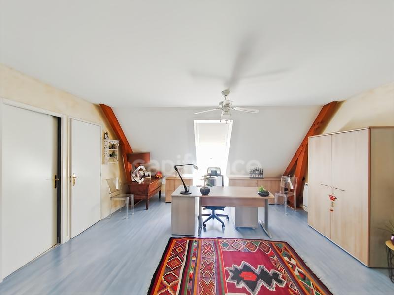 Maison - 250 m² - 8 pièces