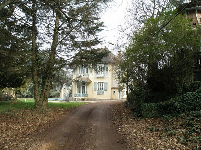 Maison - 326 m² - 8 pièces