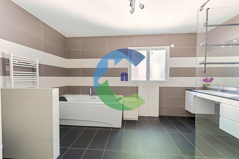 Maison - 171 m² - 6 pièces