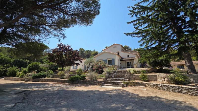 Maison - 408 m² - 5 pièces