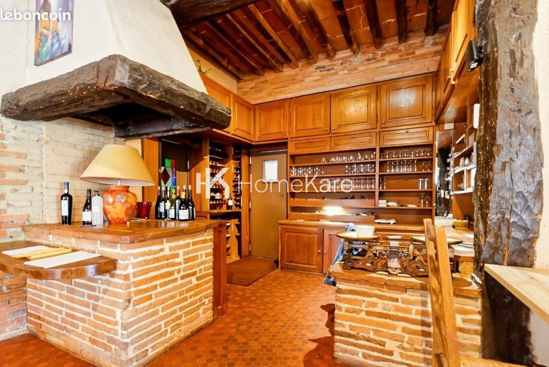 Propriété - 1 460 m² - 40 pièces