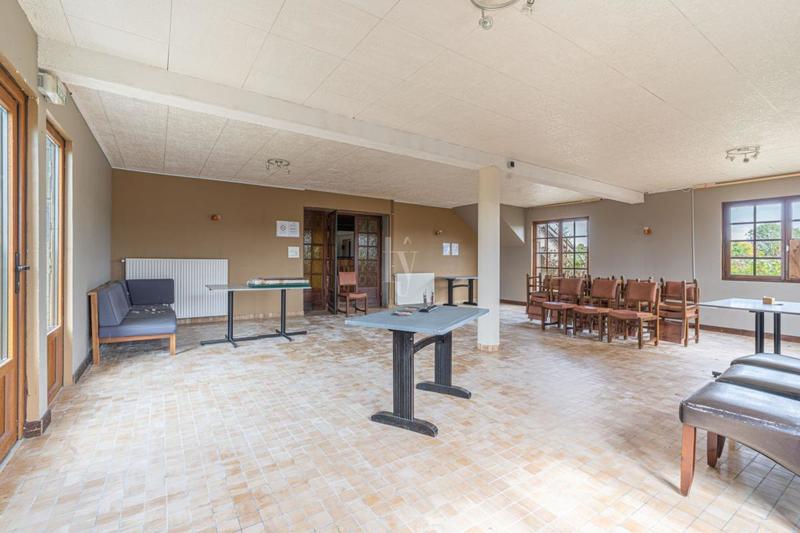 Pavillon - 360 m² - 9 pièces