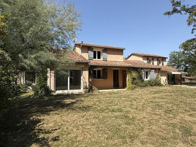 Maison - 227 m² - 7 pièces
