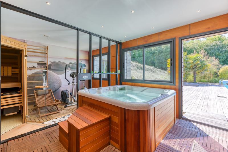 Maison contemporaine - 261 m² - 7 pièces