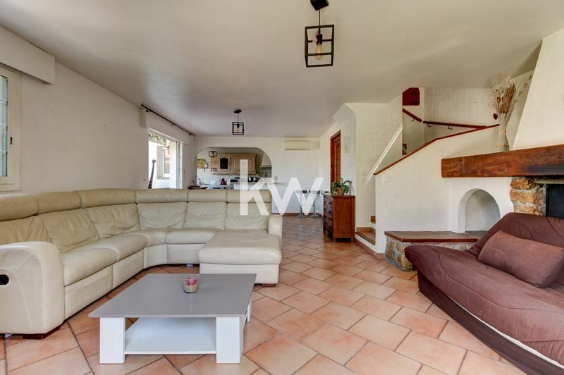 Maison traditionnelle - 217 m² - 9 pièces